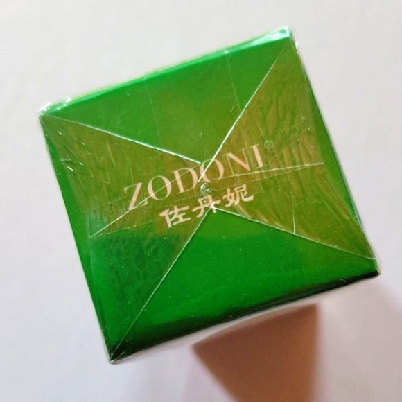 Green tea deep pore cleansing roll on stick - Picture 2 of 2